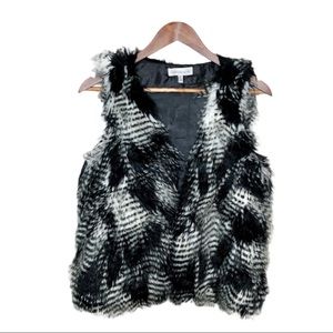 INSEPARABLE | Black & White Spotted Faux Fur Vest